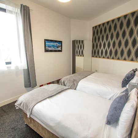 Ideal For Groups - Modern 2 Bedroom Apartment - Free Parking, Transit Links, Close To Stadiums Манчестър Екстериор снимка