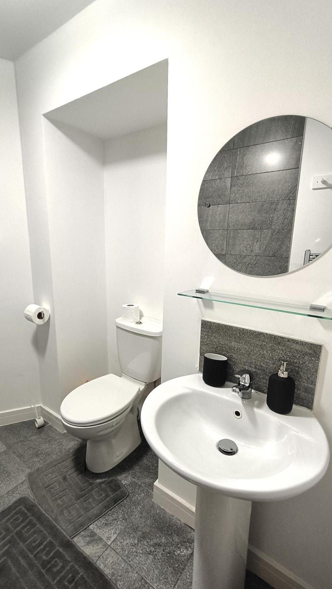 Ideal For Groups - Modern 2 Bedroom Apartment - Free Parking, Transit Links, Close To Stadiums Манчестър Екстериор снимка
