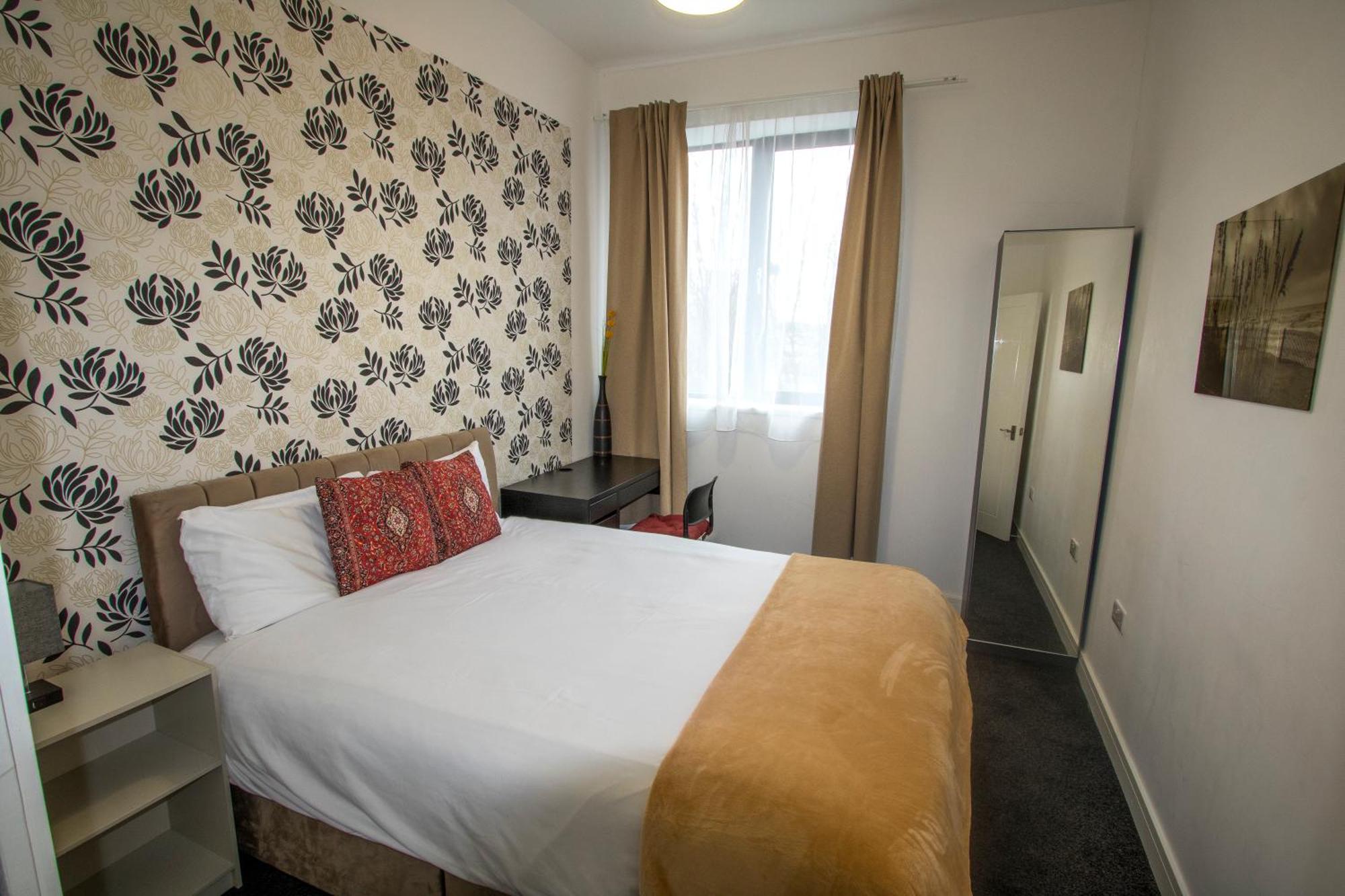 Ideal For Groups - Modern 2 Bedroom Apartment - Free Parking, Transit Links, Close To Stadiums Манчестър Екстериор снимка