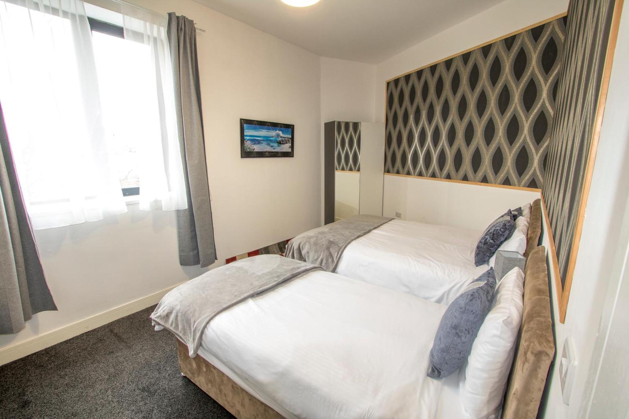 Ideal For Groups - Modern 2 Bedroom Apartment - Free Parking, Transit Links, Close To Stadiums Манчестър Екстериор снимка