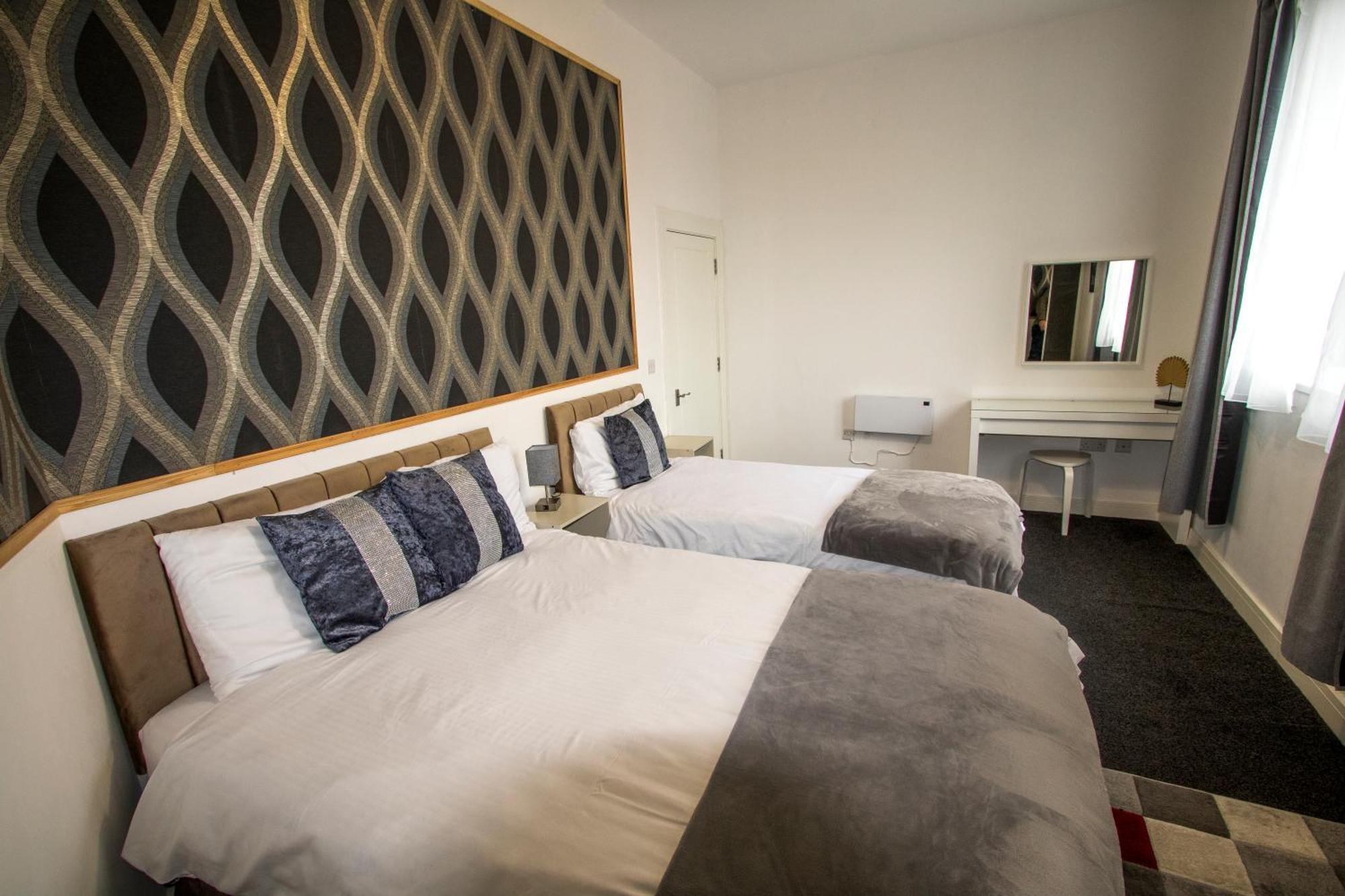 Ideal For Groups - Modern 2 Bedroom Apartment - Free Parking, Transit Links, Close To Stadiums Манчестър Екстериор снимка