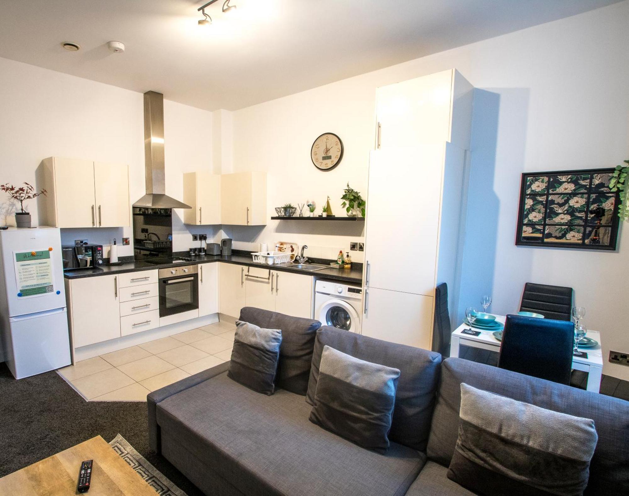 Ideal For Groups - Modern 2 Bedroom Apartment - Free Parking, Transit Links, Close To Stadiums Манчестър Екстериор снимка